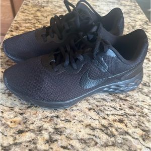 Nike revolution 6 running shoes new without tags